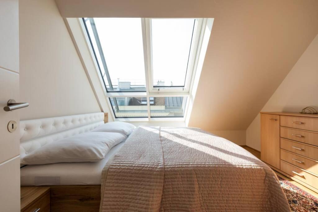 Grosses Penthouse #12 Mit Terrasse Und Aussicht Apartment Vienna Exterior photo