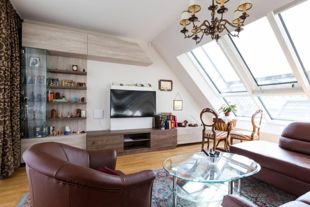 Grosses Penthouse #12 Mit Terrasse Und Aussicht Apartment Vienna Exterior photo