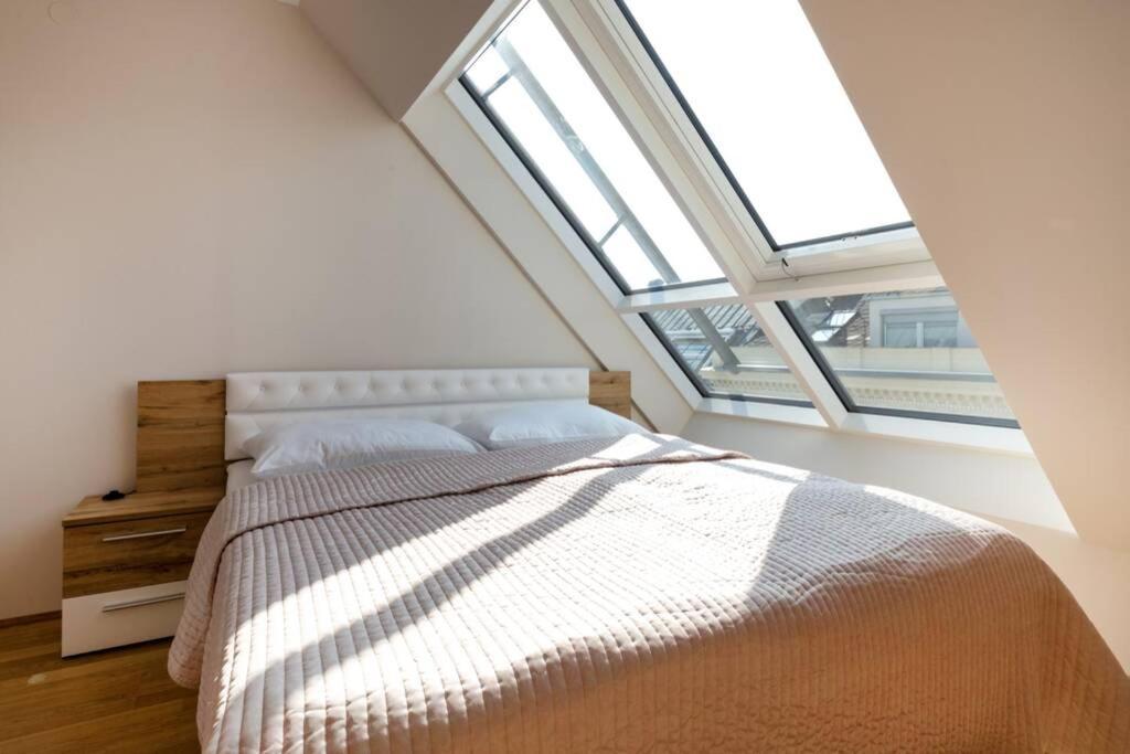 Grosses Penthouse #12 Mit Terrasse Und Aussicht Apartment Vienna Exterior photo
