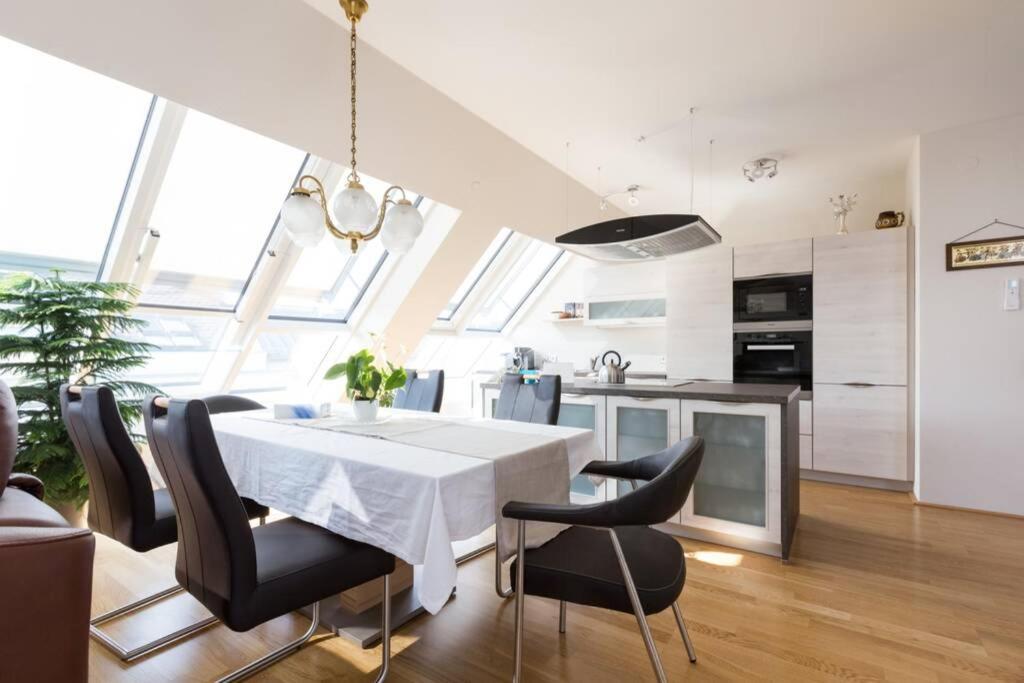 Grosses Penthouse #12 Mit Terrasse Und Aussicht Apartment Vienna Exterior photo